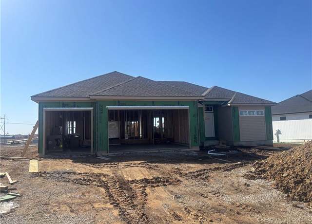 Property at 20779 W 188th St, Spring Hill, KS 66083, 3 beds, 2 baths