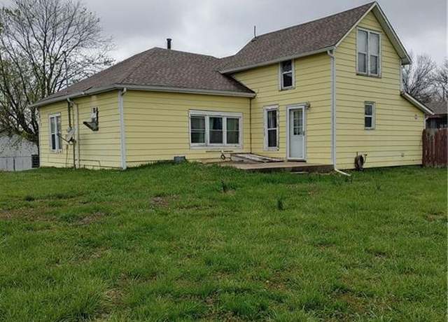 Property at 608 E Lake St, Mclouth, KS 66054, 3 beds, 1 bath