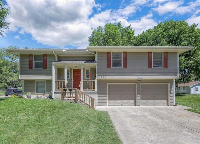Property at 1208 Jones Ave, Grandview, MO 64030, 3 beds, 3 baths