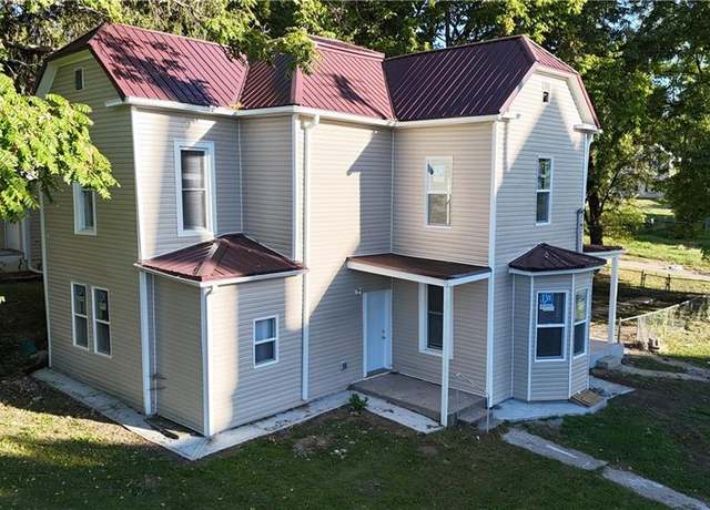 Property at 2702 Seneca St, St Joseph, MO 64507, 4 beds, 2.5 baths