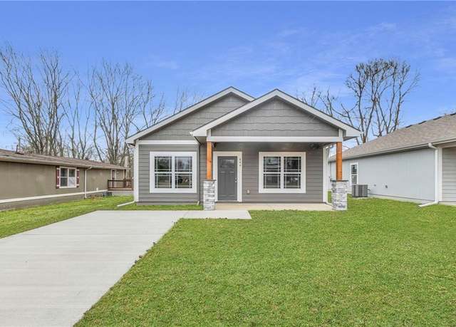 Property at 844 E Hamblin St, Ottawa, KS 66067, 3 beds, 2 baths