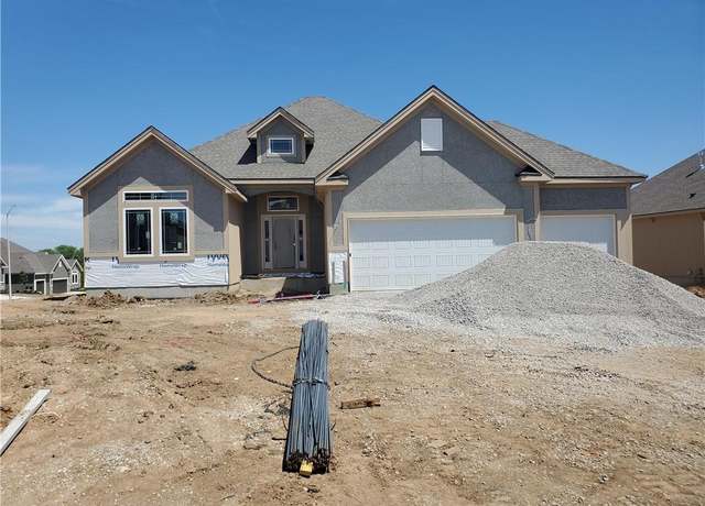 Property at 10205 N Winchester Ave, Kansas City, MO 64156, 4 beds, 3 baths