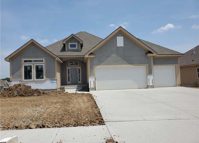 Property at 10205 N Winchester Ave, Kansas City, MO 64156, 4 beds, 3 baths