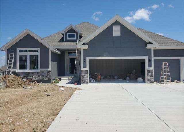 Property at 10205 N Winchester Ave, Kansas City, MO 64156, 4 beds, 3 baths