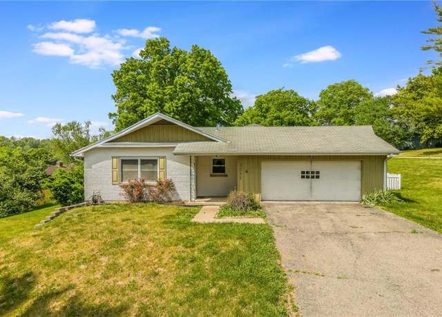 Property at 3211 Oakland Ave, St Joseph, MO 64506, 3 beds, 2 baths