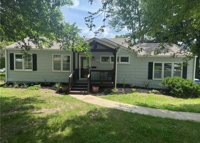 Property at 8401 W 77th St, Overland Park, KS 66204, 3 beds, 2 baths