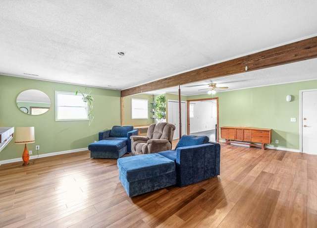 Property at 224 Grace St, Tonganoxie, KS 66086, 3 beds, 1.5 baths