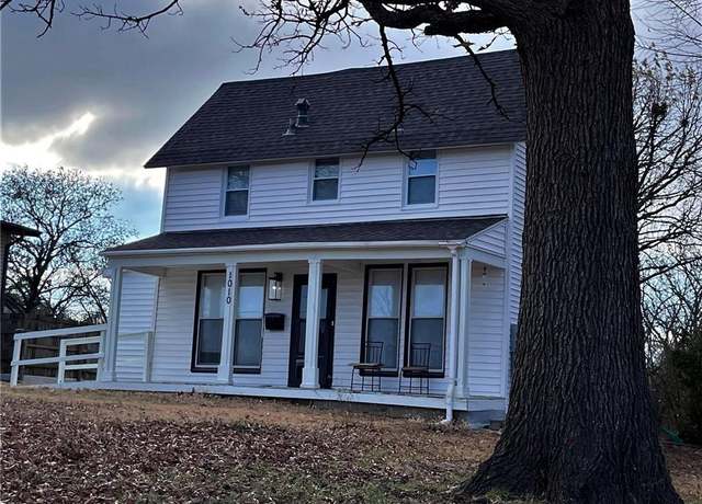 Property at 1010 Holbrook St, Fort Scott, KS 66701, 3 beds, 2 baths