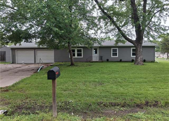 Property at 715 E Blackhawk St, Ottawa, KS 66067, 3 beds, 2 baths