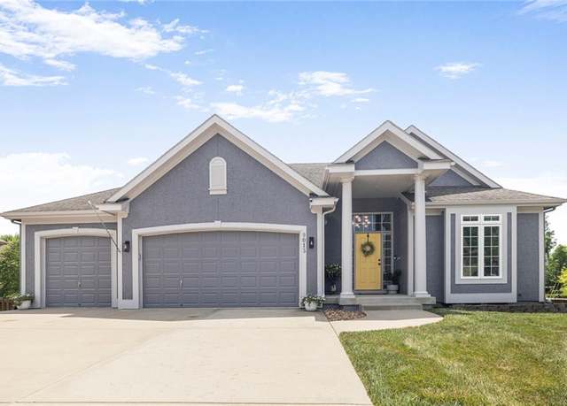 Property at 9013 N Kansas Ct, Kansas City, MO 64156, 3 beds, 3.5 baths