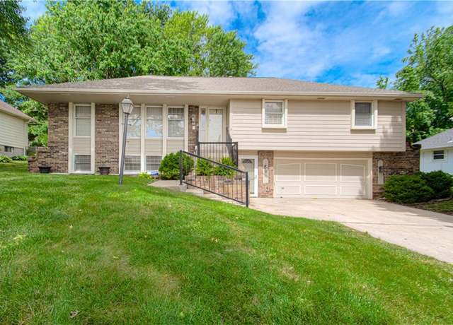 Property at 6828 N Michigan Ave, Kansas City, MO 64118, 3 beds, 3 baths