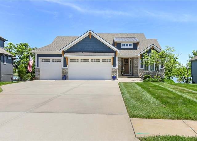 Property at 1407 Kensington Ln, Raymore, MO 64083, 5 beds, 3.5 baths