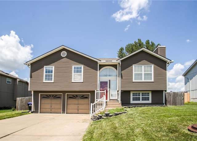 Property at 1208 Dogwood Dr, Greenwood, MO 64034, 3 beds, 2.5 baths