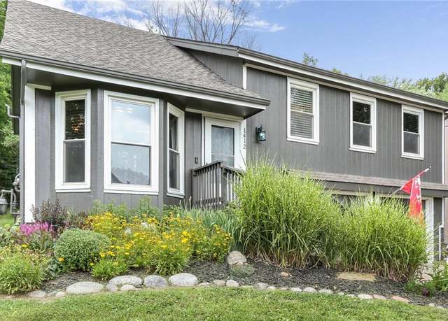 Property at 1412 NW 63rd Ter, Kansas City, MO 64118, 3 beds, 2 baths