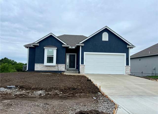 Property at 9616 N Amoret Ave, Kansas City, MO 64154, 3 beds, 3 baths