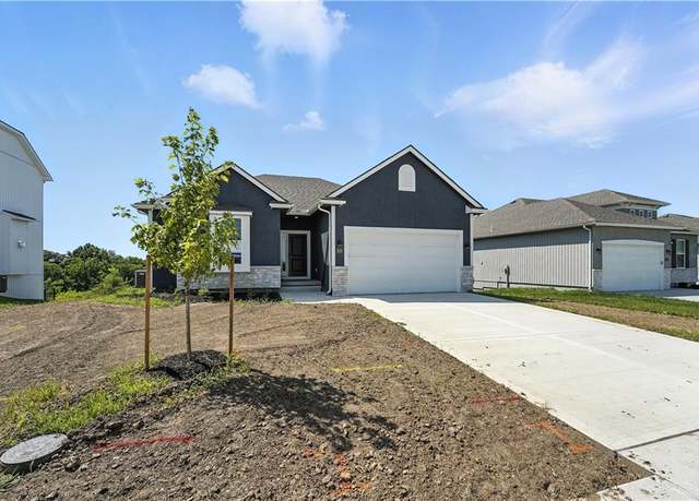 Property at 9616 N Amoret Ave, Kansas City, MO 64154, 3 beds, 3 baths