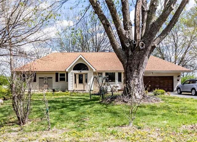 Property at 223 SE 131 Rd, Warrensburg, MO 64093, 3 beds, 3 baths