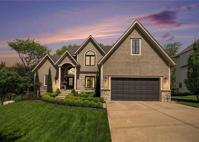 Property at 20622 W 96th St, Lenexa, KS 66220, 4 beds, 3.5 baths
