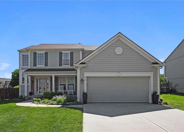 Property at 470 S Indian Wells Dr, Olathe, KS 66061, 3 beds, 2.5 baths