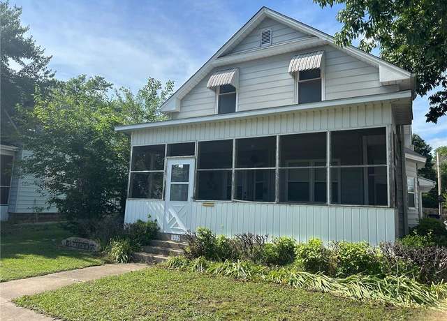 Property at 804 W 5th St, Coffeyville, KS 67337, 3 beds, 2 baths