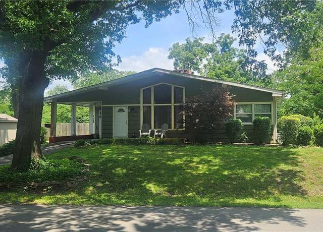 Property at 1607 S Olive St, Pittsburg, KS 66762, 3 beds, 2 baths