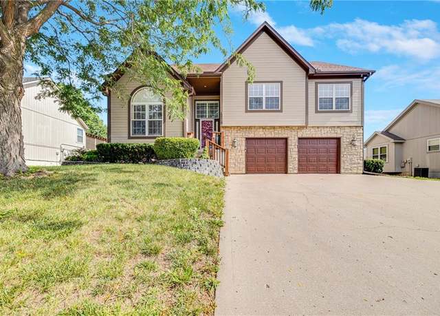 Property at 12210 E 56th St, Kansas City, MO 64133, 4 beds, 3 baths
