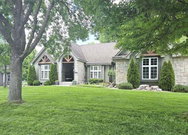 Property at 1025 SW Summit Falls Dr, Lee's Summit, MO 64081, 4 beds, 3.5 baths