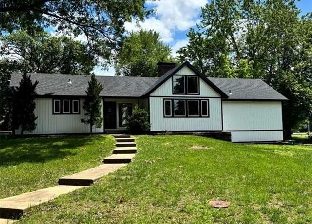 Property at 1702 Countryside Dr, Pittsburg, KS 66762, 3 beds, 2 baths