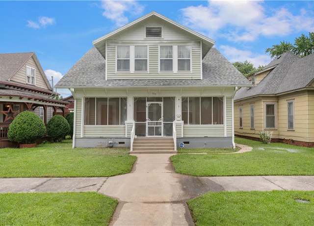 Property at 704 Lincoln St, Coffeyville, KS 67337, 5 beds, 2 baths