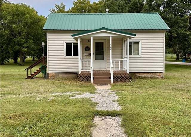 Property at 322 N 5th St, Burlington, KS 66839, 2 beds, 1 bath