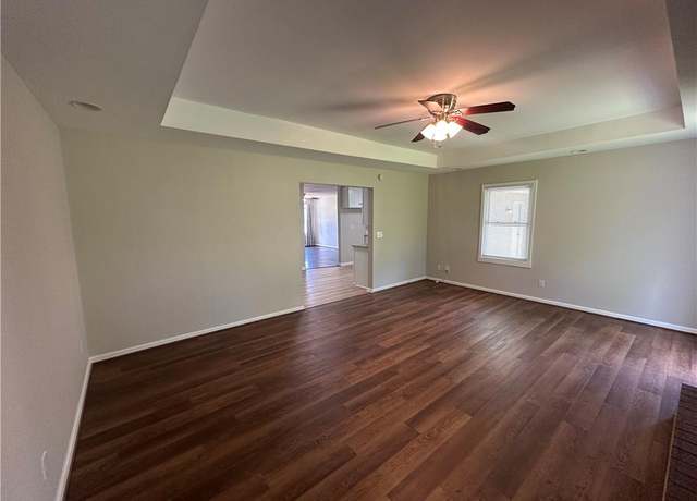 Property at 7900 W 91st St, Overland Park, KS 66212, 3 beds, 2 baths