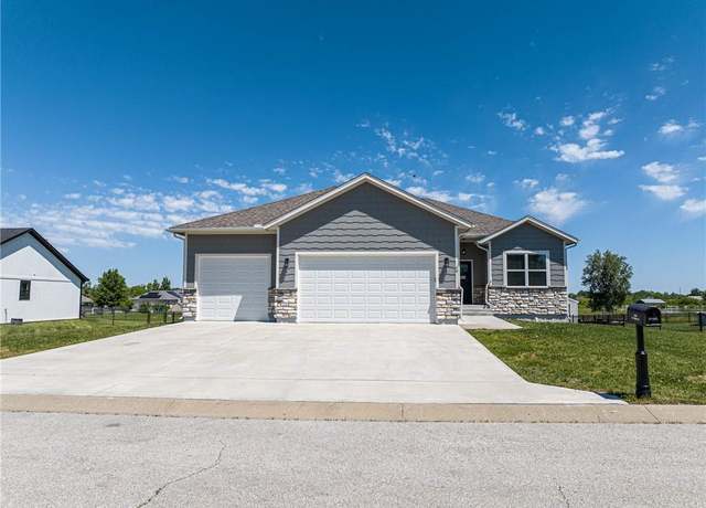 Property at 76 Casper St, Garden City, MO 64747, 4 beds, 3 baths