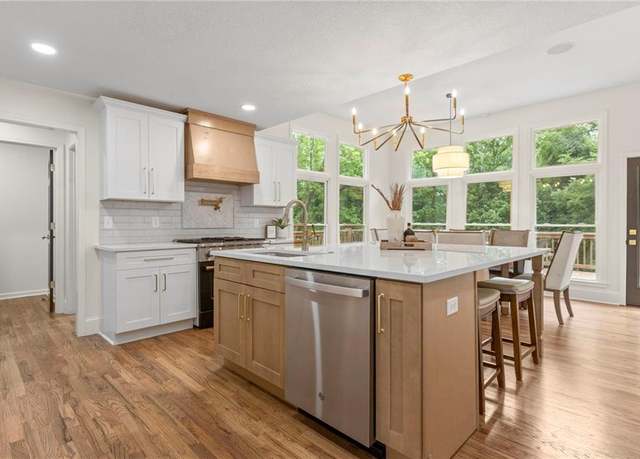 Property at 2723 N 101 Ter, Kansas City, KS 66109, 4 beds, 4.5 baths