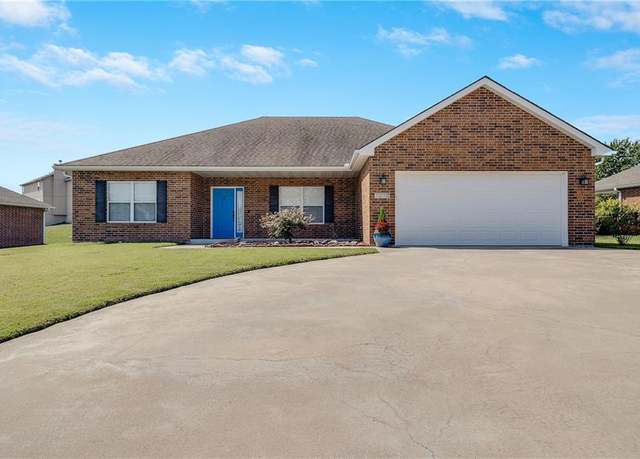Property at 1211 SW 8th St, Oak Grove, MO 64075, 3 beds, 2 baths