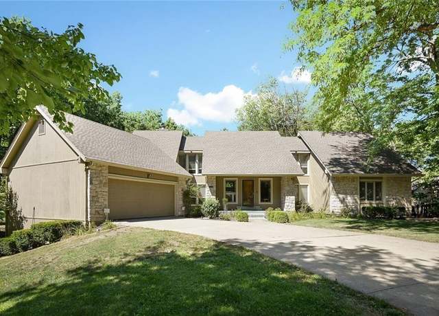 Property at 10516 W 123rd St, Overland Park, KS 66213, 4 beds, 5 baths