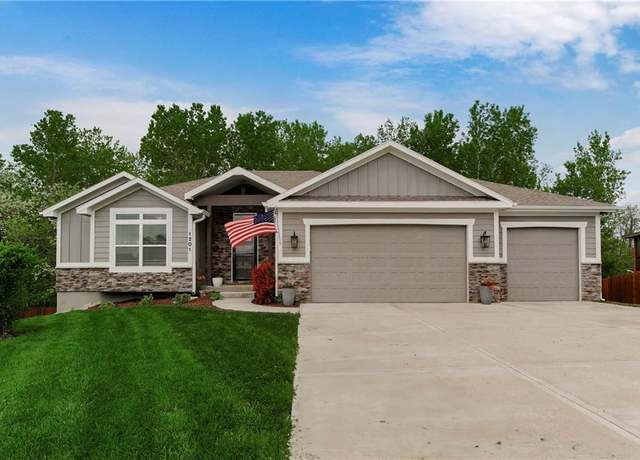 Property at 1201 Ridge Tree Ln, Pleasant Hill, MO 64080, 4 beds, 3 baths