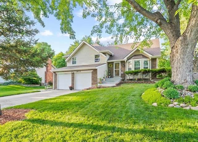 Property at 1950 E Sunvale Dr, Olathe, KS 66062, 3 beds, 2.5 baths