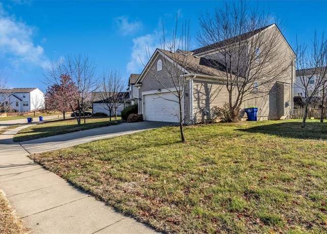 Property at 8741 Sunray Dr, Lenexa, KS 66227, 4 beds, 2.5 baths