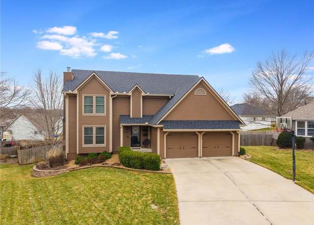Property at 2208 NW 2nd Street Ct, Blue Springs, MO 64014, 4 beds, 4 baths