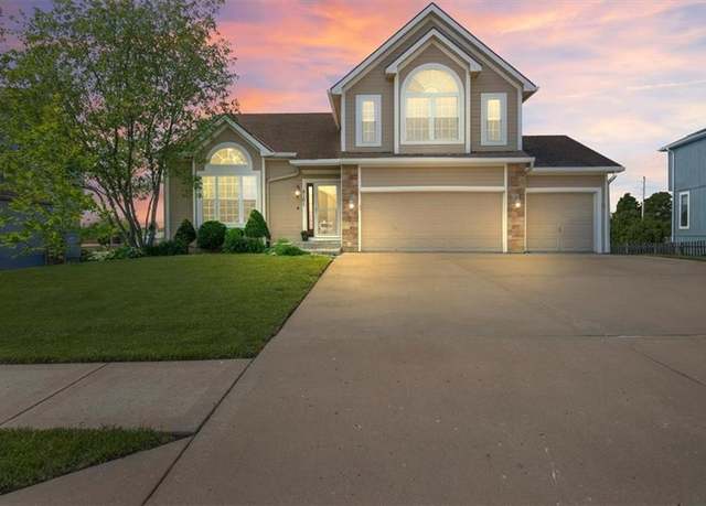 Property at 8101 NE 108th Ter, Kansas City, MO 64157, 4 beds, 3 baths