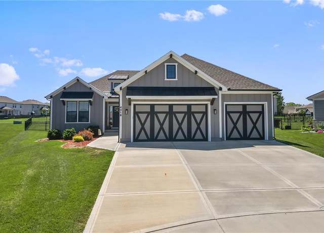 Property at 4016 Meritage Ln, Lee's Summit, MO 64082, 3 beds, 2 baths