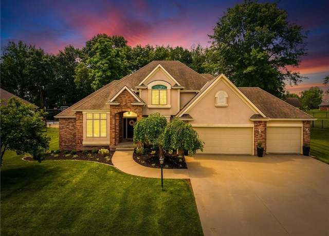 Property at 4902 Corinth Dr, St Joseph, MO 64506, 4 beds, 3.5 baths