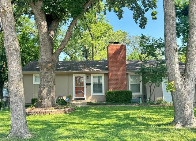 Property at 7812 W 72 Ter, Overland Park, KS 66204, 3 beds, 2.5 baths