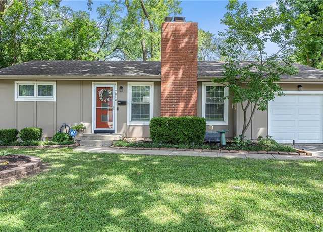 Property at 7812 W 72 Ter, Overland Park, KS 66204, 3 beds, 2.5 baths