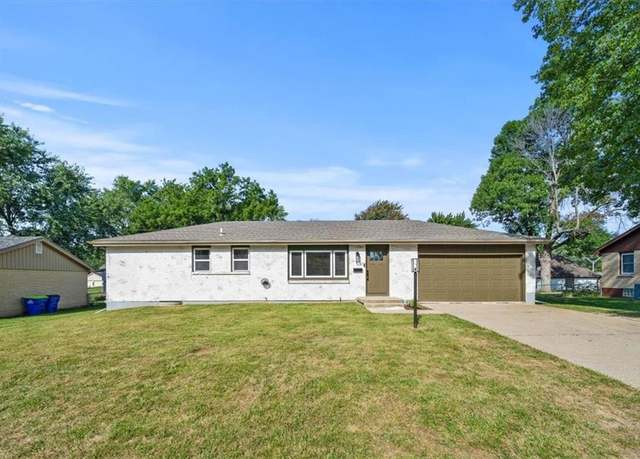 Property at 302 SW Marion Ln, Lee's Summit, MO 64081, 3 beds, 3 baths