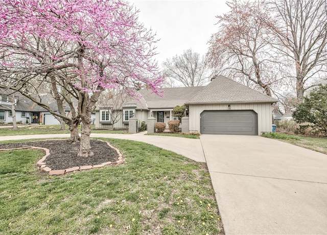 Property at 4304 W 83rd St, Prairie Village, KS 66208, 4 beds, 3 baths