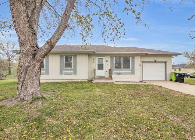 Property at 1905 Brandon St, Harrisonville, MO 64701, 3 beds, 1 bath