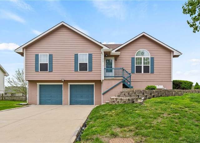 Property at 209 E 21st Ter, Kearney, MO 64060, 3 beds, 3 baths