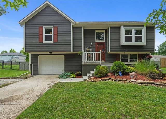 Property at 33145 W 88th Ter, De Soto, KS 66018, 3 beds, 3 baths