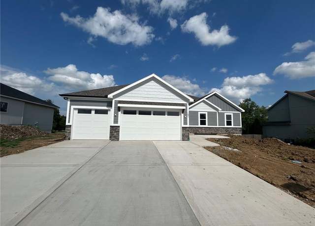 Property at 1916 Owen Dr, Pleasant Hill, MO 64080, 3 beds, 2 baths